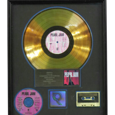 Ten RIAA Award Gold Presented To Pearl Jam