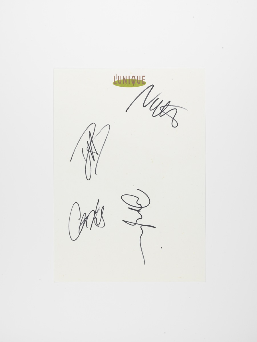 L'UNIQUE Paper signed by Dave Grohl, Nate Mendel, Taylor Hawkins, Chris Shifflet
